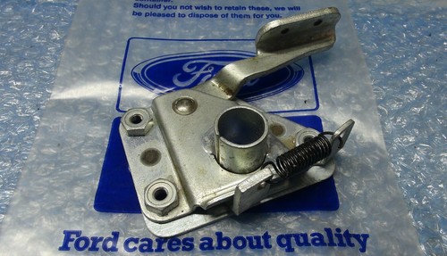 MK1 CORTINA 1962-1966 GENUINE FORD NOS BONNET LOCK ASSY - Picture 2 of 7