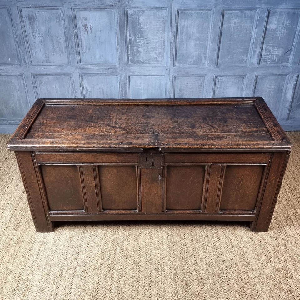 Un cofre isabelino tardío. Foto 2 de 4