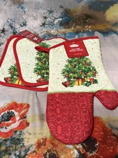 Oven Mitt & 2 Pot Holders Set, Classic XMAS Tree Holiday Design