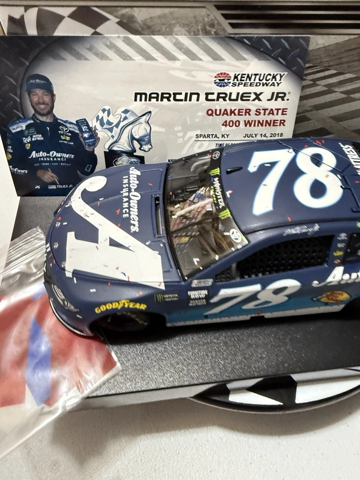 Martin Truex Jr. #78 seguro de propietarios de automóviles Kentucky Win 2018 1/24 diecast Foto 4 de 4
