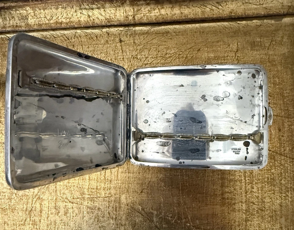 Juego de estuche y encendedor de cigarrillos de plata de ley Foto 3 de 4