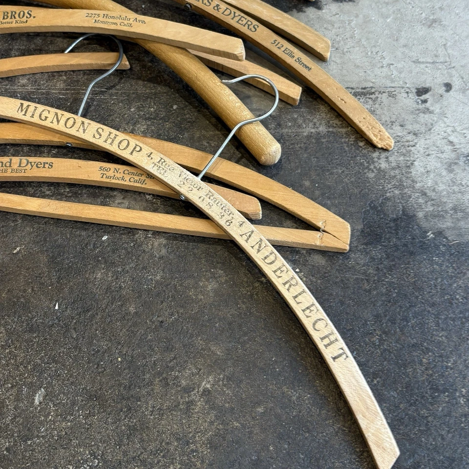 Lote de 11 perchas publicitarias vintage de madera Foto 3 de 4