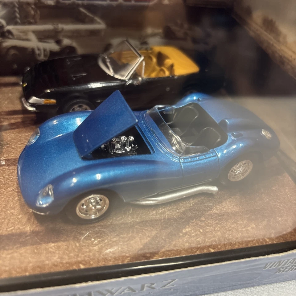 Juego de 3 coches Hot Wheels FAO Schwarz Vintage Race Series 2001 1:43 estuche agrietado 😣 Foto 4 de 4