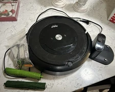 iRobot Roomba E5 Robotic Vacuum Cleaner w/ Charger And Extra Parts