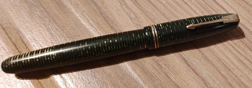 Vintage Parker Junior Vacumatic Fountain pen - Emerald Green - Striped Gold NIB