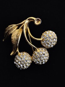 Authentic Vintage Sparkly Figural Cherry Fruit Brooch Pavé Crystals Yellow Gold Plated