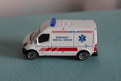 Majorette 3” RENAULT MASTER VAN Diecast VINTAGE 239C Emergency Medical 1/66 - Picture 5 of 8