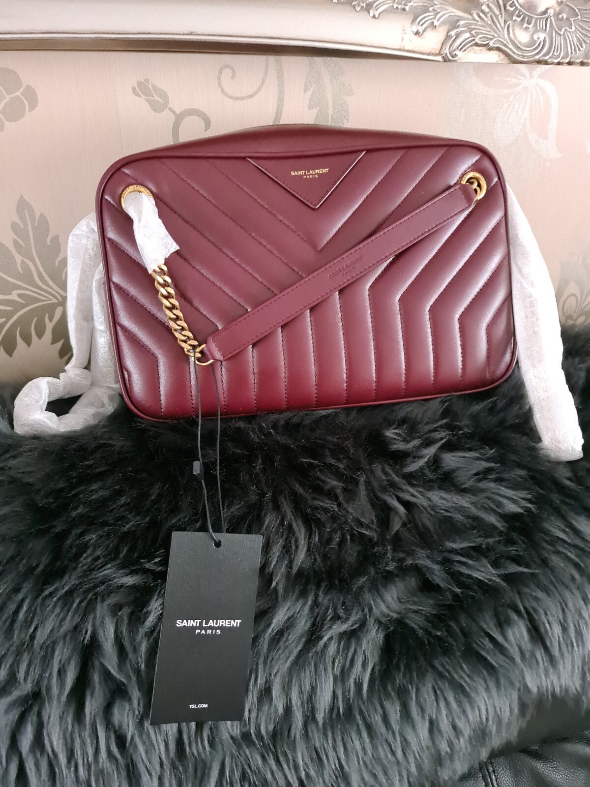 Borsa per fotocamera Saint Laurent Joan in pelle liscia trapuntata a Y Nuova con etichette