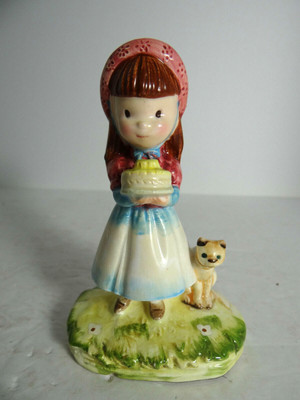Schmid 1975 Panda Prints Girl With Cake Kitty Figurine 4 3/4'' Tall