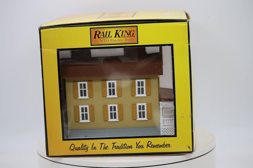 MTH Rail King Farm House Cream W/ Yellow Shutters 30-90178 O Gauge 1:48 Scale - Picture 3 of 6