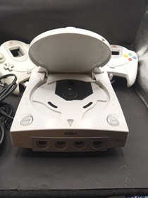 Dreamcast Console Two Controllers And Three Games Bundle