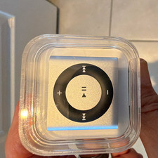 Apple iPod shuffle 4th Gen 2GB Silver MP3/AAC USB 15hr Battery A1373