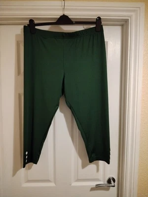 Cropped Leggings Size 2XL In Green with White Button Trim to Leg New No Tags - Image 1 of 4