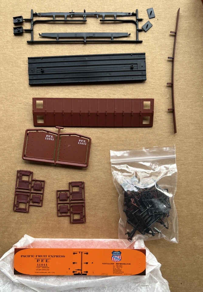 Red Caboose HO Kit RC-4122-3 UP/SP Refrigerator Car Pacific Fruit Express #11011 - Image 4 of 4