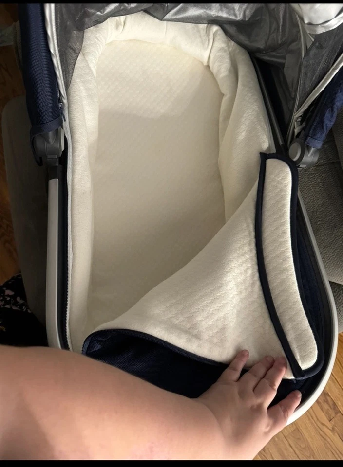 UPPABABY BASSINET NAVY EUC MATTRESS AND REMOVABLE CANOPY - Image 4 of 4