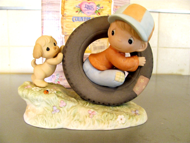 Precious Moments ( I'll Never Tire of You ) 1997 Figurine 307068 with BOX