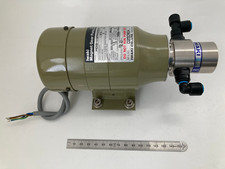 Iwaki Magnet Pumpe MDG-H2RA220S7 2,1l/min 240V aus Millipore Reinst H2O Anlage