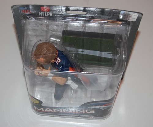 DENVER BRONCOS PEYTON MANNING #18 NFL SERIES 32 ACTION FIGURES CL 92/2500 - Picture 2 of 4