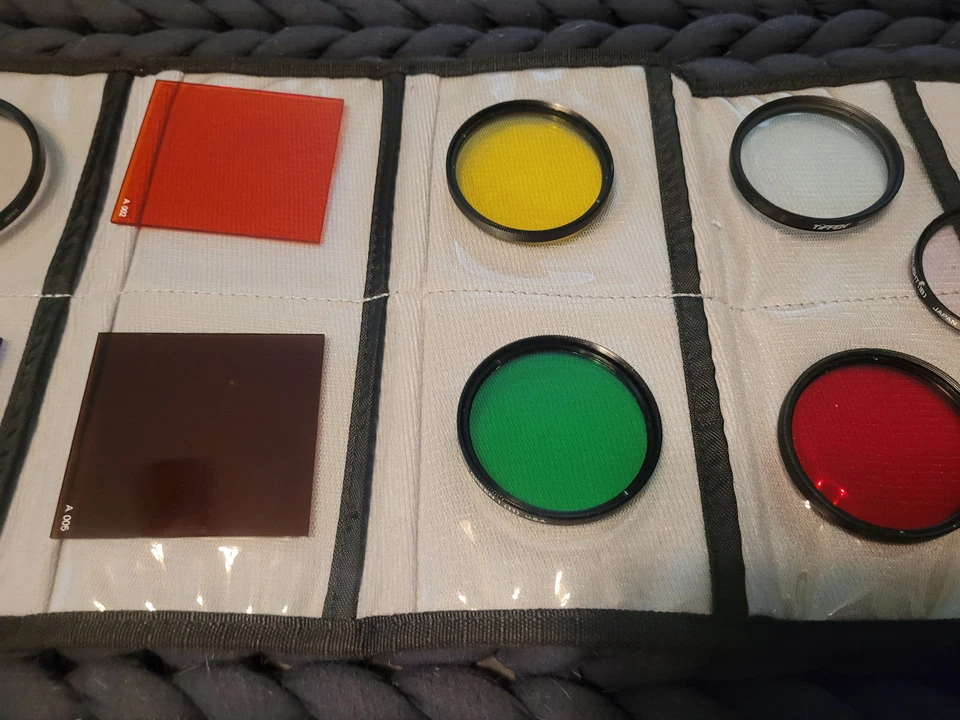 Tiffen, Hoya, Vivitar, Cokin - Assortment of filters in folding Tamrac case - Image 3 of 4