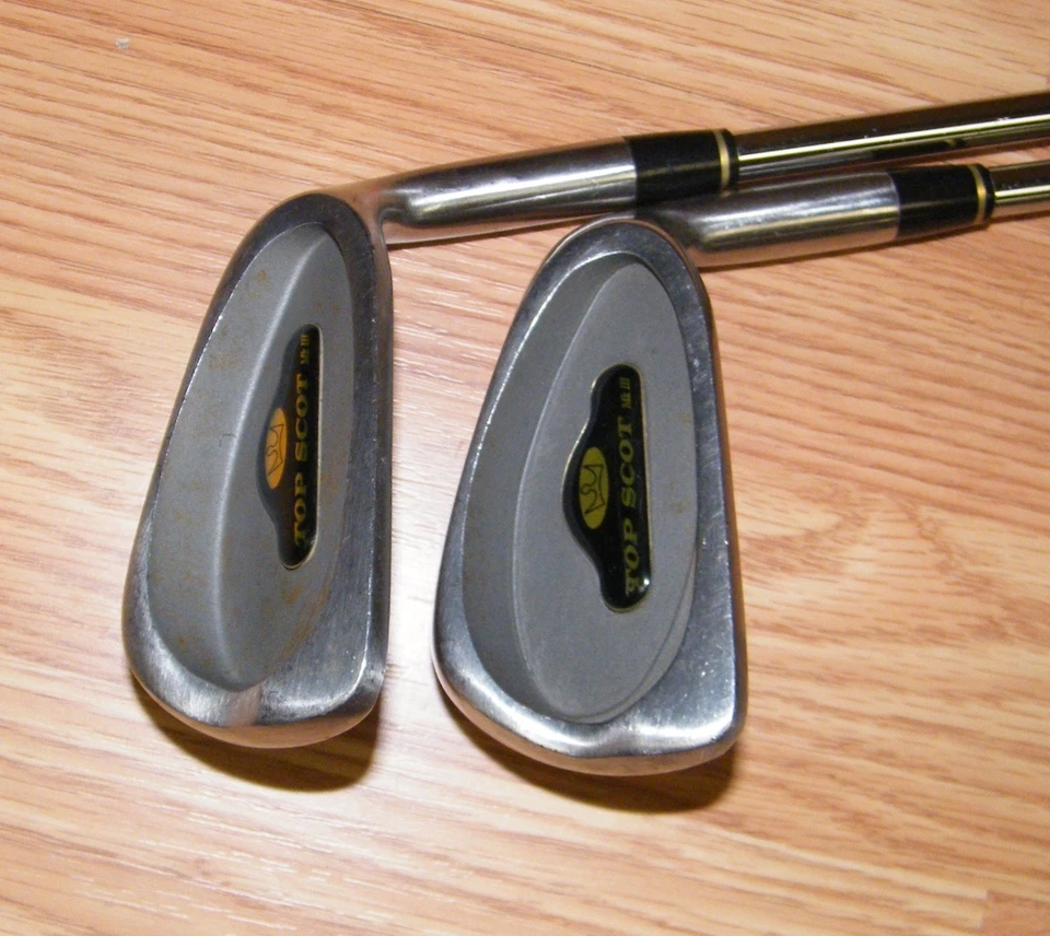 Juego de 2 palos de golf Ben Sayers Top Scott MK III PW y SW eje de acero con agarre  Foto 2 de 4