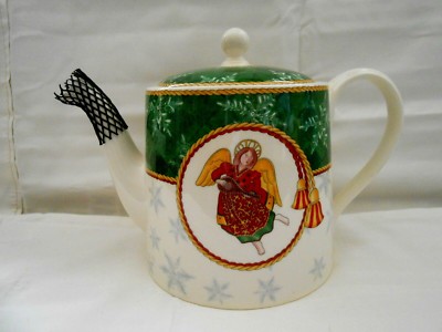 2001 NEW Wonderful Wedgwood Winter Festival Pattern 5 Cup Teapot New w2s18