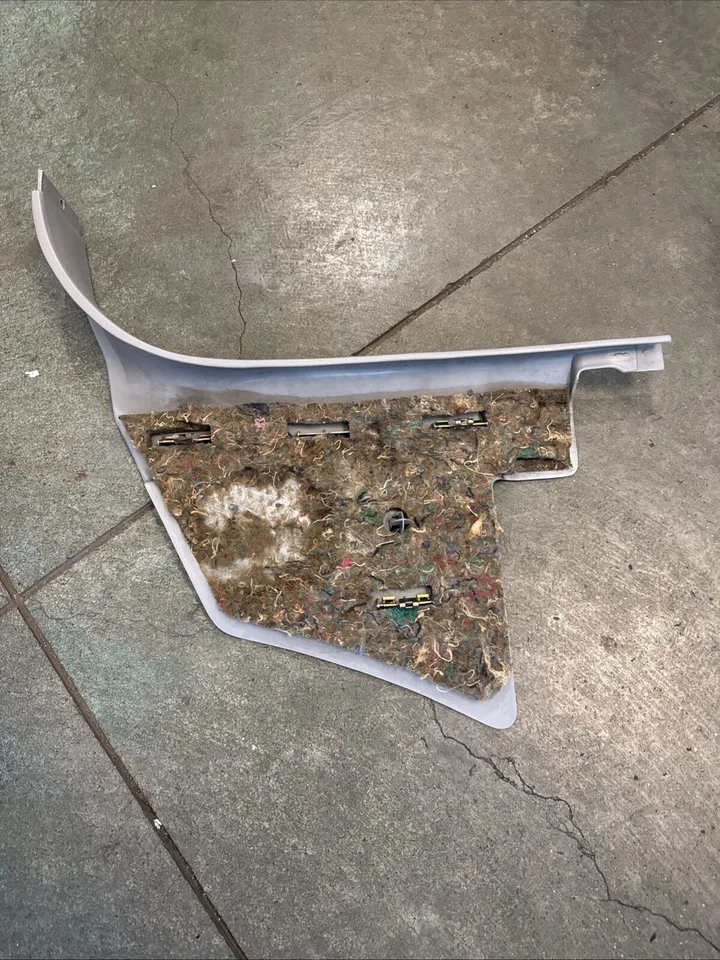 ***1988-1994 Chevy C/K 1500 Right Passenger Kick Panel Trim OEM Light Gray *** — 第 2/4 张图片