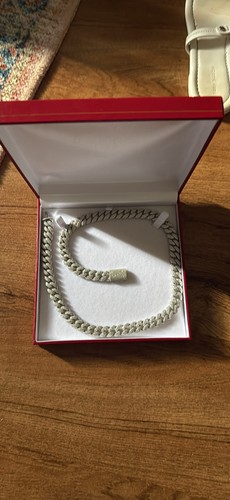 Silver Cuban Link Chain Necklace - Metal Chain Style, VVS MOISSANITE