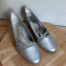 Easy Street Cristiny Womens Round Closed Toe Block Heel Pumps, Sz 8W