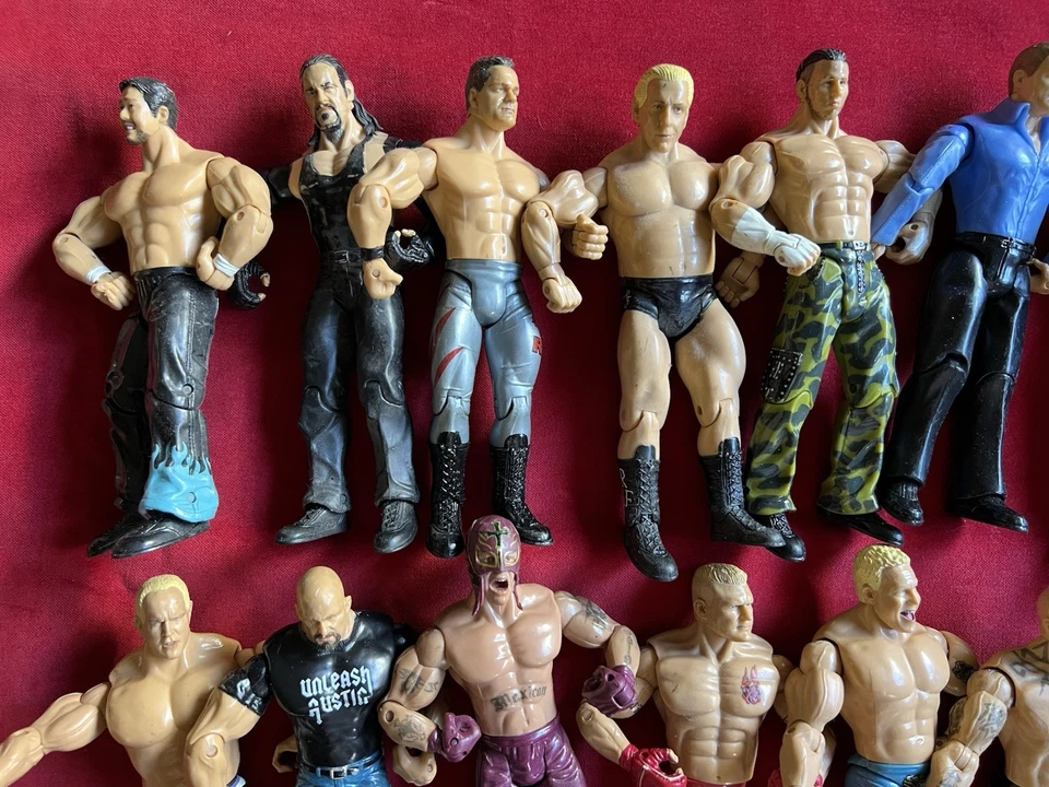 WWE Wrestling Figures Lot of 25 - 2000s - Photo 2/4