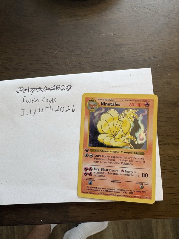 Ninetales #012/102 Base Set 1st Edition(Shadowless) Holo Pokemon Card