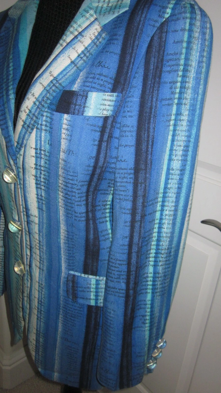 Giacca Moschino Blu Righe Testo Scrittura Nuvola Chiara Cupola Bottoni USA Taglia 10 IT44