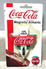 VINTAGE COCA-COLA MAGNET #51561 ON ORIGINAL CARD 1995