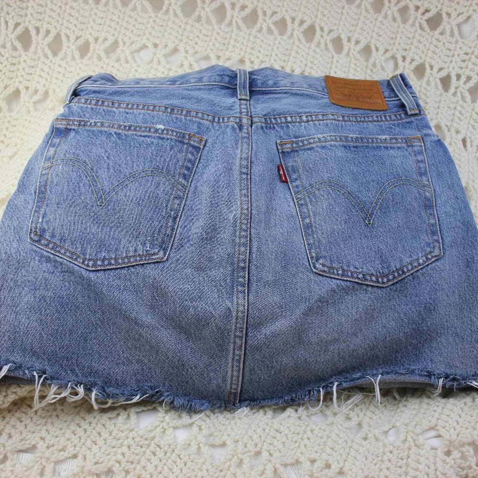 Levi's Premium Quality Button Front Distressed Mi… - image 10