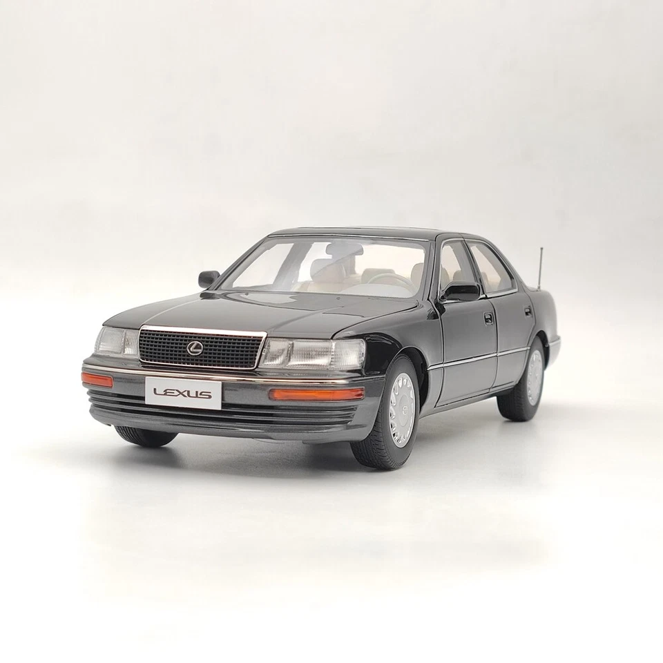 1/18 Toyota Lexus LS400 First Generation Black & Gray Diecast model Collection - Image 4 of 4
