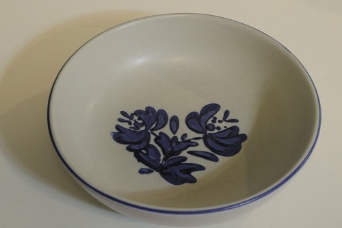 Pfaltzgraff Yorktowne Set - Buy some or Buy All - BOWLS/PLATES/TEAPOT/ETC... - Picture 10 of 44