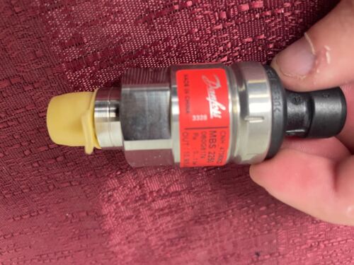 Danfoss pressure sensor transmitter 3328 MBS 2250 CNH_47360623 - Picture 3 of 5