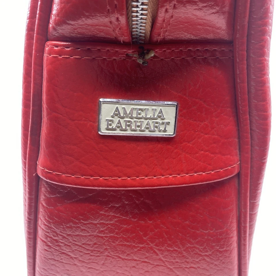 Bolsa de equipaje de mano Amelia Earhart roja vintage ligeramente usada - falta un pie Foto 3 de 4