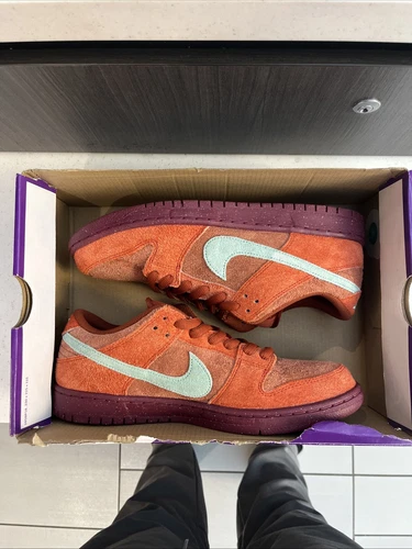 Nike SB Dunk Low Mystic Red Size 10. Brand New Damaged Box