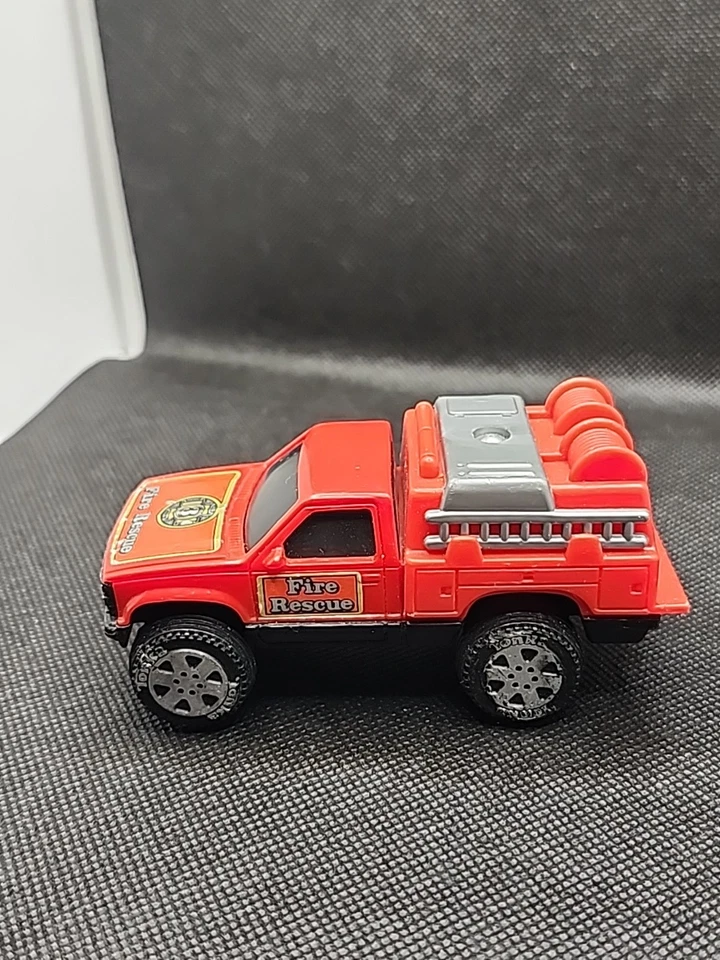 Винтажный красный пластиковый пожарно-спасательный грузовик 1988 Tonka Chevrolet Silverado OBS пластик - Изображение 3 из 4