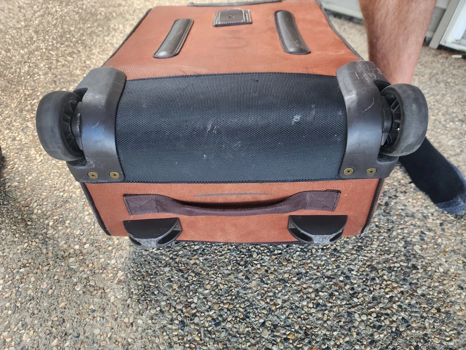 Boyt Leather Luggage 20x9 Expandable Brown - Image 4 of 4