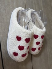 Cozy Red Heart Plush Slippers Size Women  s 9 Faux Fur Sweetheart Sole Cozy Core