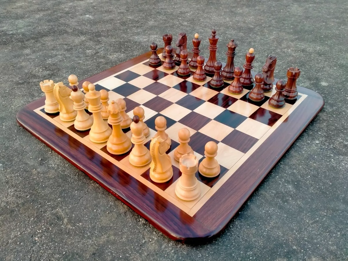 Two Player Chess - Turn your tablet or mobile phone into a chessboard