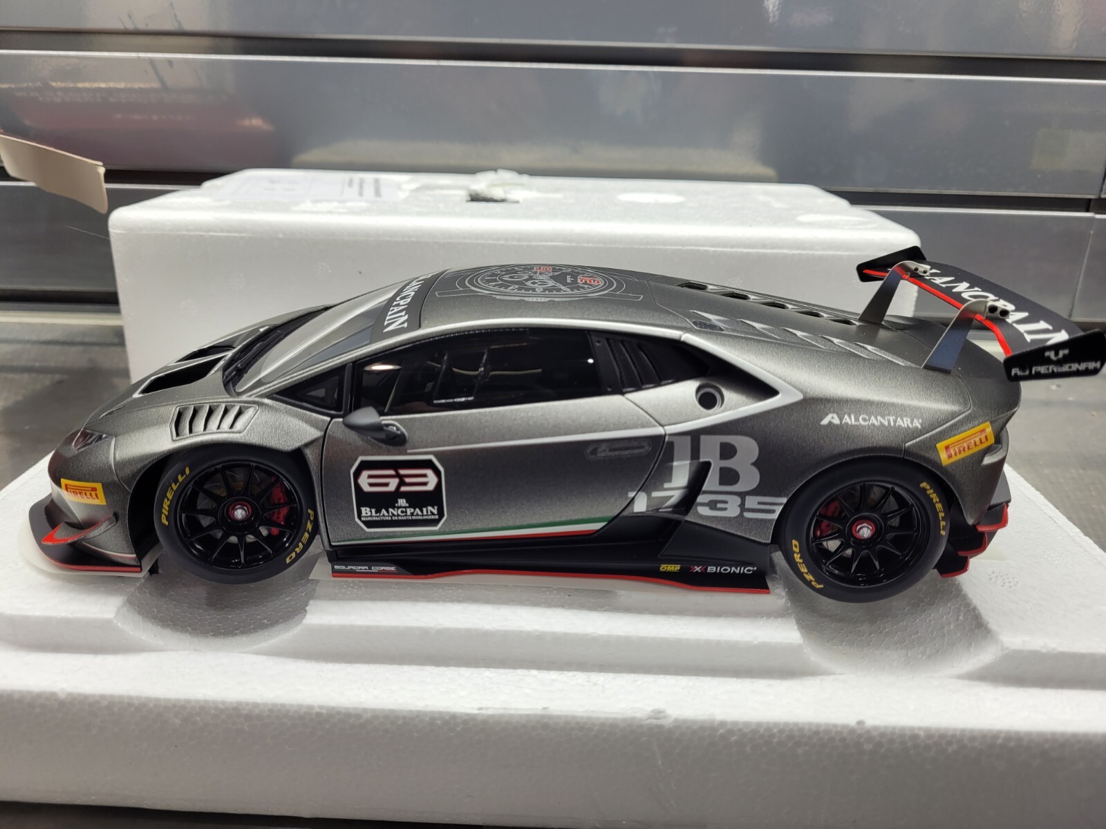 1 18 Autoart Huracan LP6202 SUPER TROFEO Falak Tayyeb