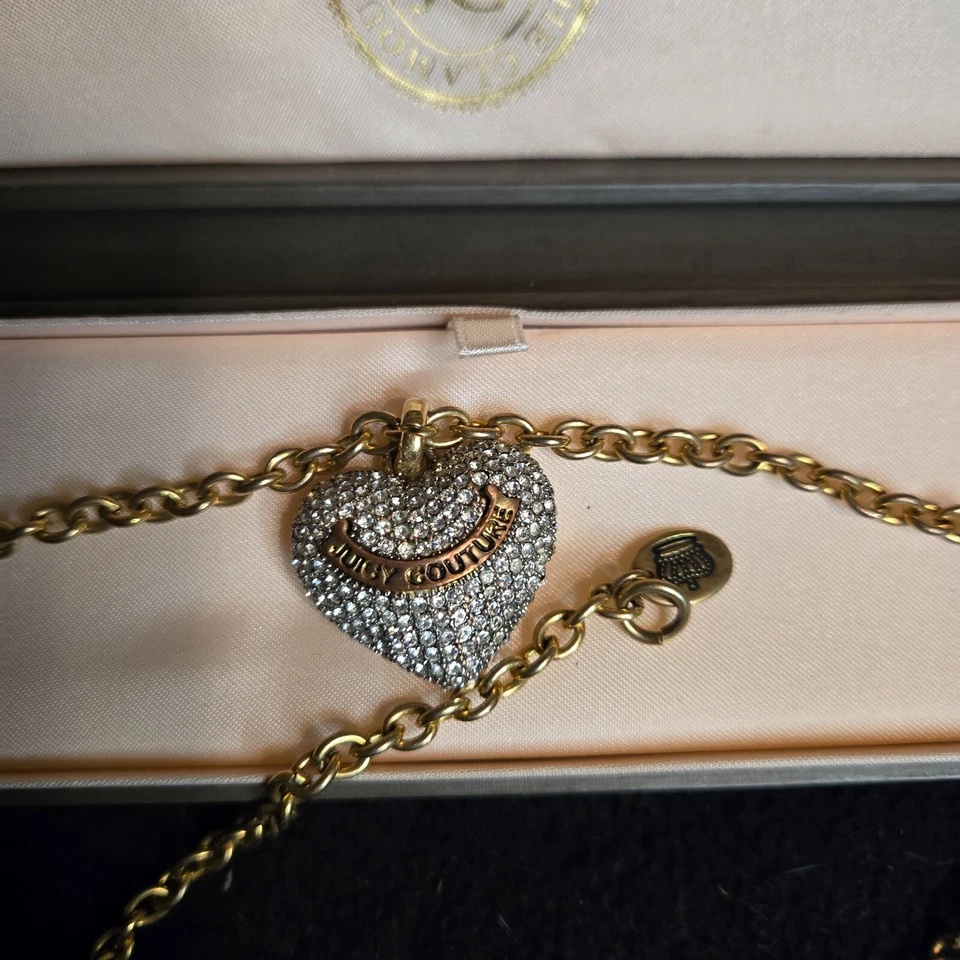 Collar Juicy Couture Cristal Pavimentado Corazón Hinchado Tono Dorado Cadena Larga 36" con Caja Foto 4 de 4