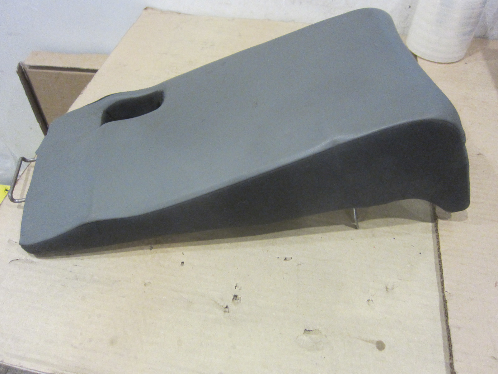 Maserati Quattroporte Rear Middle Seat Bottom Cushion - Dark Grey  9813812..