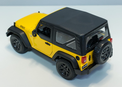 Maisto 1:18 Model Special Edition - 2014 Jeep Wrangler Diecast Yellow - Picture 4 of 16