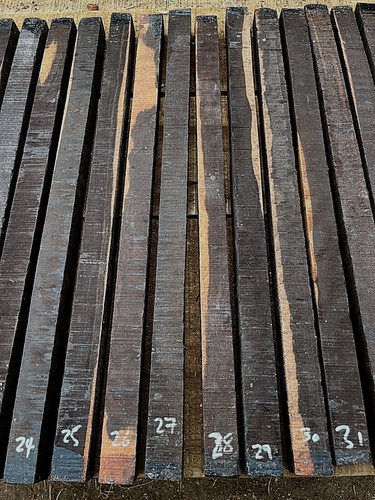 INDIAN EBONY turning spindle / carving blank 595-620 x 28-33 x 28-33mm - Picture 6 of 8