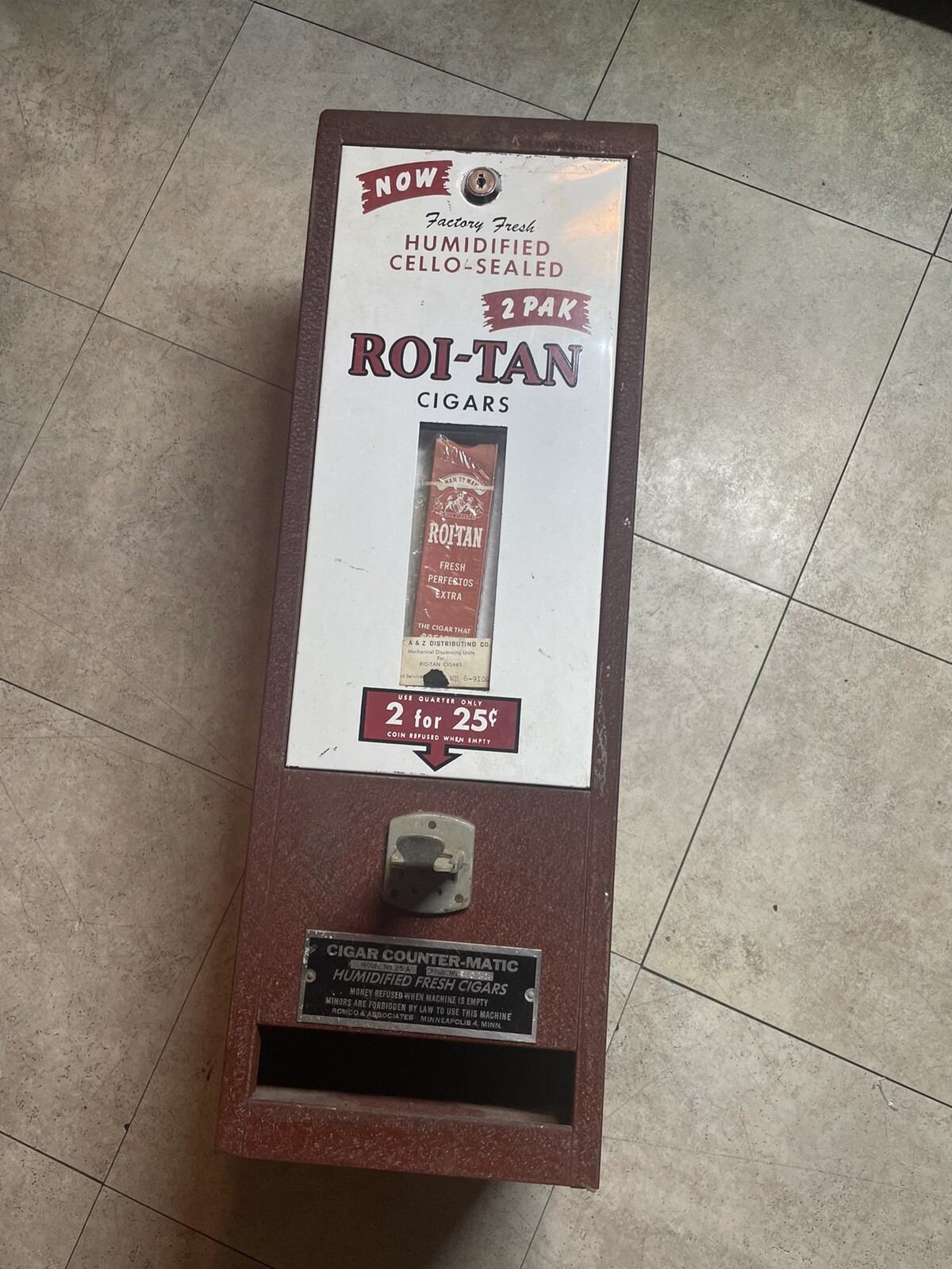 Vintage Roi-Tan Counter Matic Cigar Dispenser Quarter Vending Machine With Key