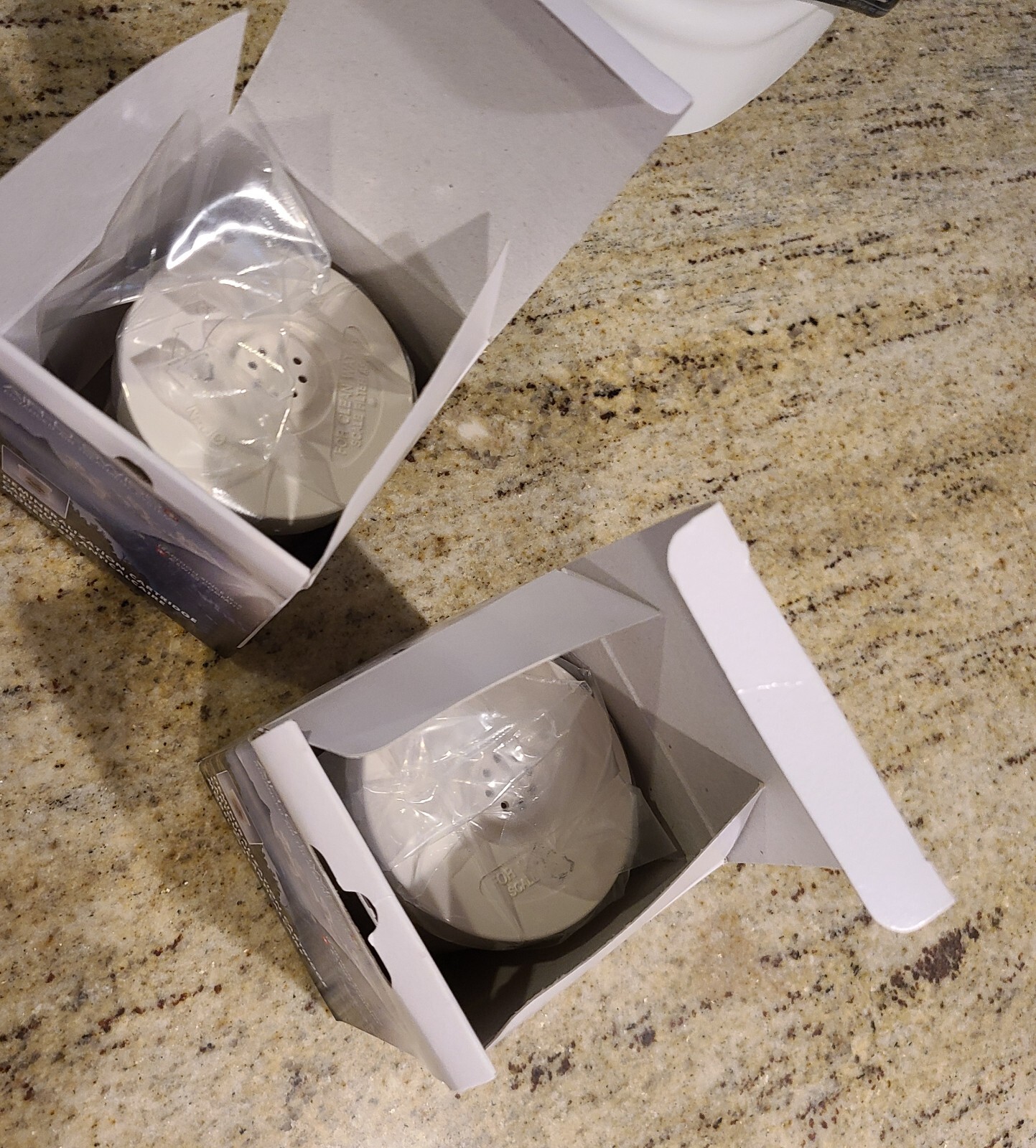 Lot of 3 AirOSwiss 7135 Humidifiers & 2 Filters **READ Need Cleaning