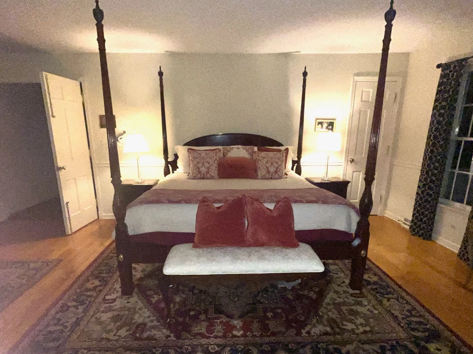 Banco Damasco Marfil Tapizado Madera Maciza Estilo Queen Anne 45'W x18"D x 19"H Foto 2 de 4